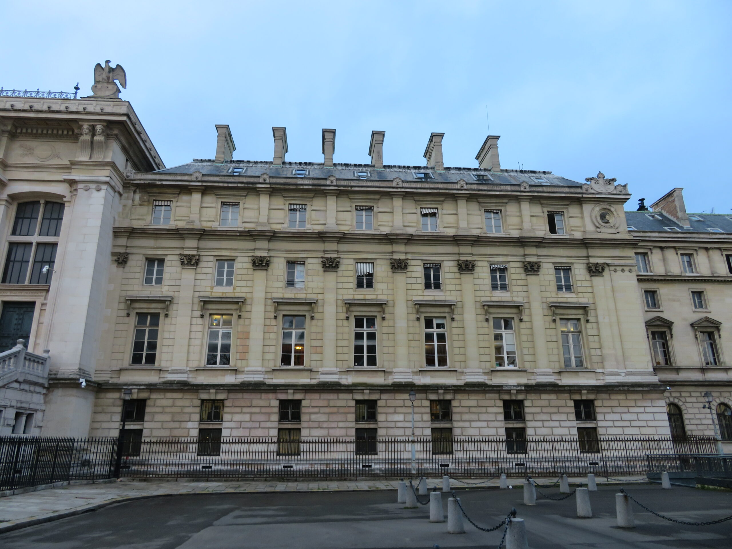 Palais de Justice Paris mission AMO